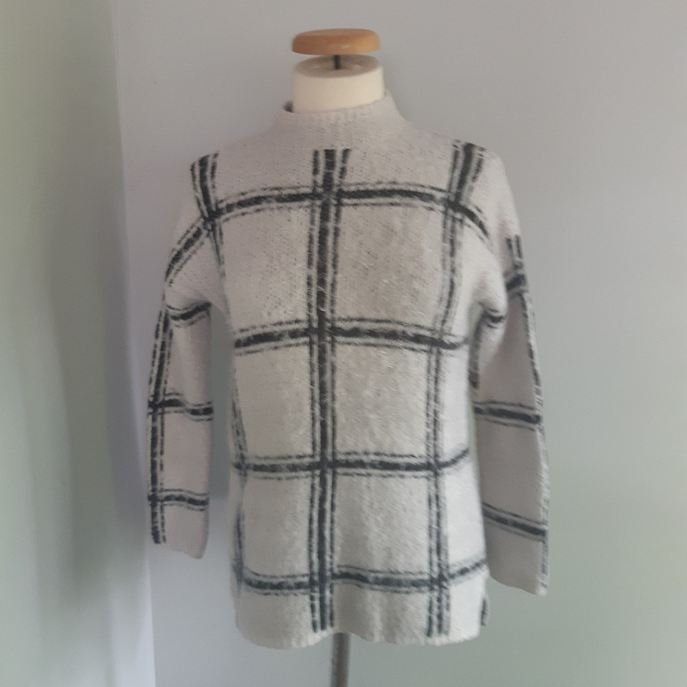 Long sleeves Women's Sweater Size M